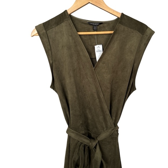 NWT, Banana Republic VEGAN SUEDE WRAP DRESS, Size 10 - Picture 4 of 9